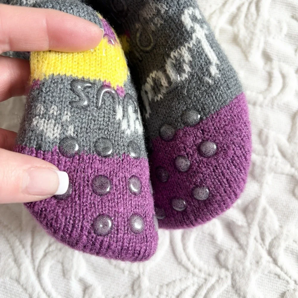 Pudus Slipper Socks Women Gray Dog Print Faux Fur Lined Non Slip Gripper NWT